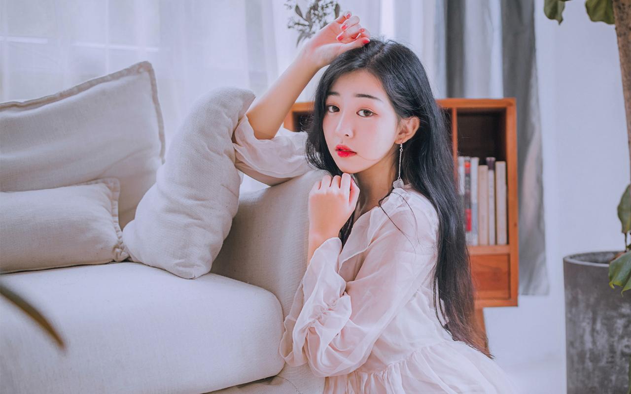 内蒙古二连浩特铁路口岸今年通行中欧班列突破2000列